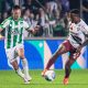 John arias contruindo a jogado do gol que mantem o Fluminense vivo no confronto FOTO DE WILLIAM ANACLETO / FLUMINENSE FC