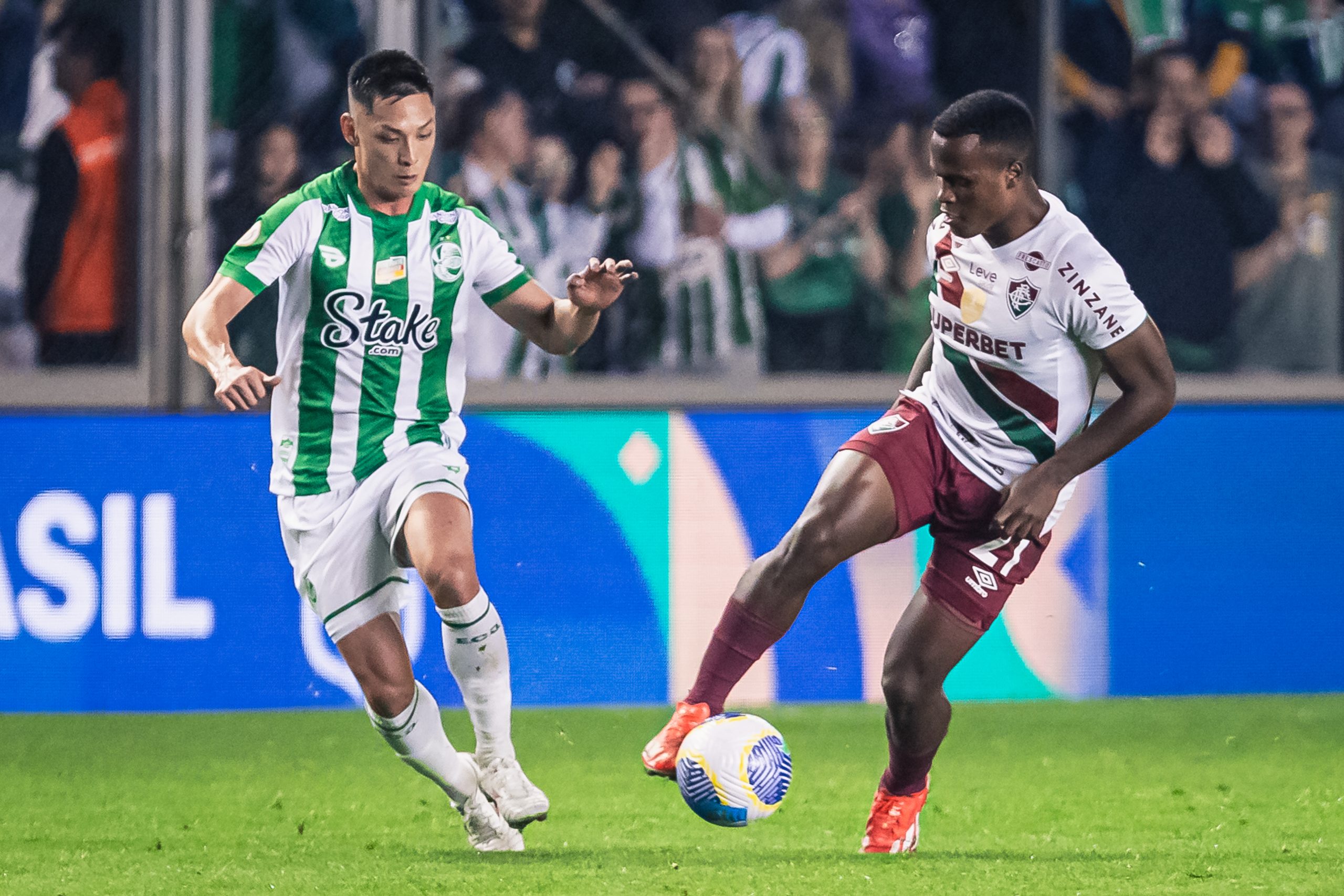 John arias contruindo a jogado do gol que mantem o Fluminense vivo no confronto FOTO DE WILLIAM ANACLETO / FLUMINENSE FC