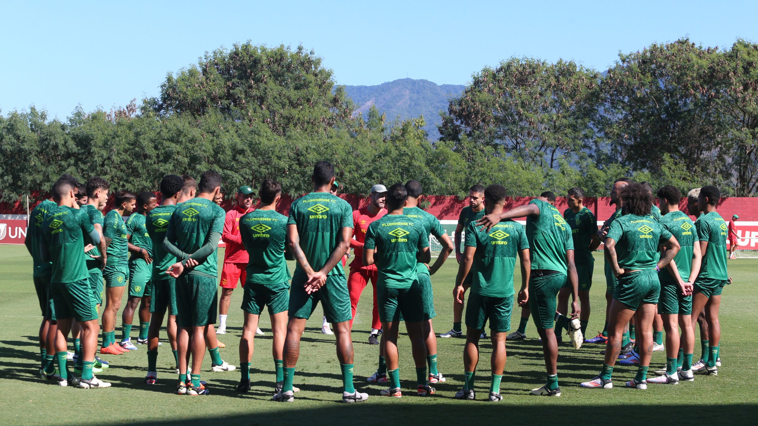 elenco reunido antes de finalizar a preparação para o confronto contra o bahia FOTO DE MARCELO GONÇALVES / FLUMINENSE FC