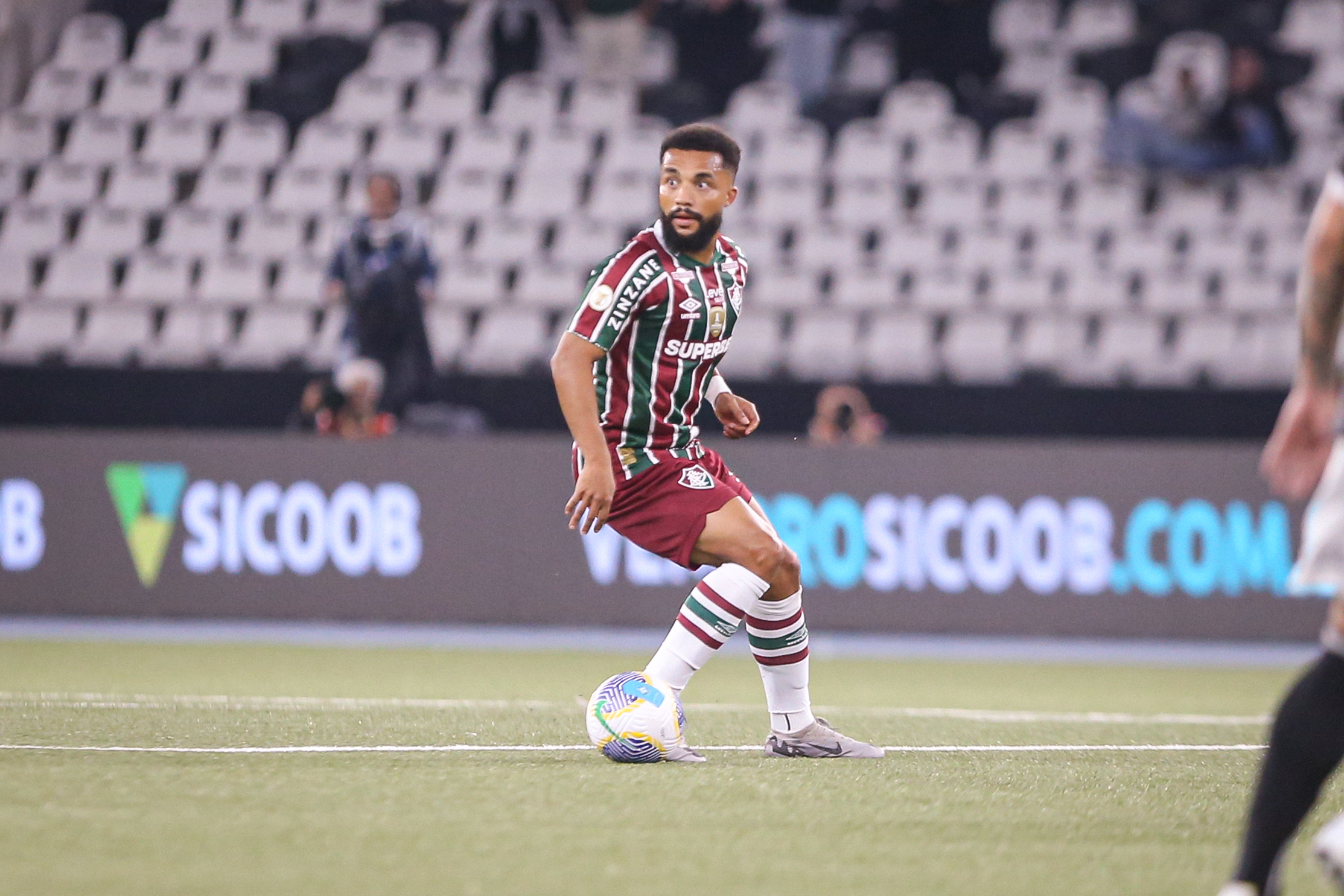 O lateral não poupou criticas a Daronco. (FOTO DE MARCELO GONÇALVES / FLUMINENSE FC)