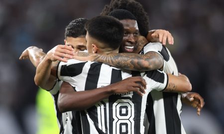 Jogadores comemorando. (Foto: Vitor Silva/Botafogo)