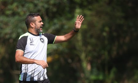 Artur Jorge no treino do Botafogo. (Foto: Vítor Silva/Botafogo)