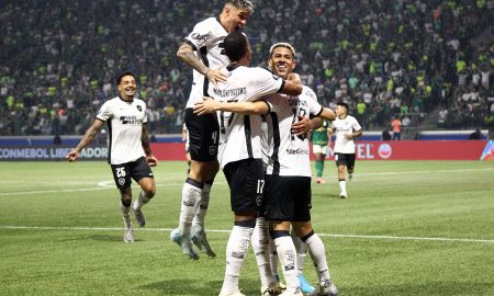 Comemoração do gol de Savarino. (Foto: Vitor Silva/Botafogo)