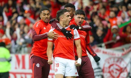 Borré comemora o gol do Internacional (Foto: Ricardo Duarte / Internacional)