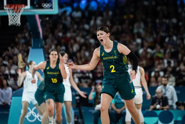 Austrália x Servia. (Foto: divulgação/FIBA)