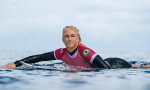 Tatiana Weston-Webb em Teahupo'o. (Foto: ISA / Beatriz Ryder)