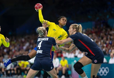 Brasil é derrotado pela Noruega no handebol e está eliminado das Olimpíadas (Foto: Bruno Ruas/CBHb)