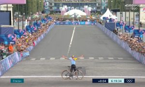 Belga vence a final de ciclismo de estrada na reta final e conquista a medalha de ouro nas Olimpíadas de Paris 2024
