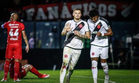 Volante marcou o gol da vitória do Vasco na partida de ida das quartas da Copa do Brasil (Foto: Matheus Lima/Vasco)