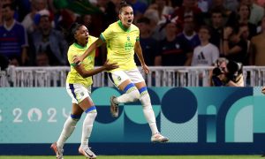 Gabi Portilho comemora gol contra a França
