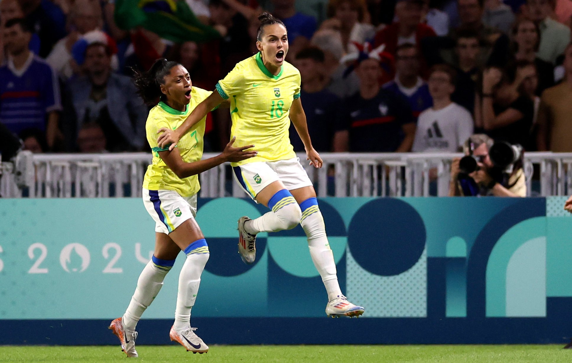 Gabi Portilho comemora gol contra a França