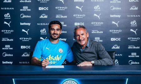 Gundogan ao lado de Tiki. (Foto: Divulgação/Manchester City)