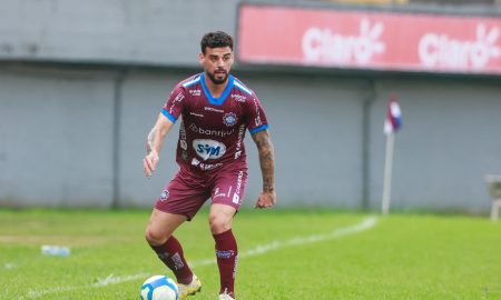 Lucas Cunha em ação no Caxias (Foto: Luiz Erbes/S.E.R Caxias)