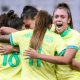 Seleção Brasileira comemorando. (Foto: Gáspar Nóbrega/COB)