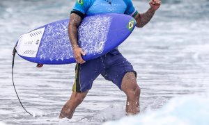 Gabriel Medina comemora bronze. (Foto: William Lucas/COB)