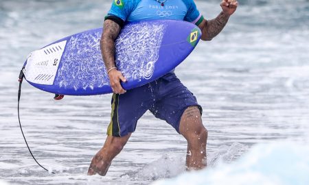 Gabriel Medina comemora bronze. (Foto: William Lucas/COB)