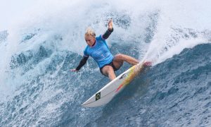 Tatiana Weston-Webb em Teahupo'o. (Foto: William Lucas/COB)