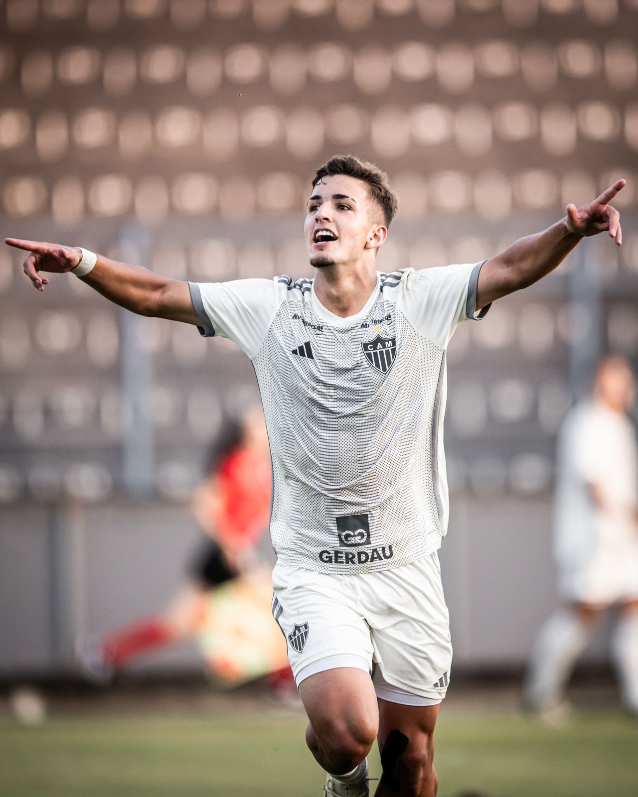 Mateus Iseppe, camisa 10 do Atlético-MG sub-20 comemora a vitória contra o Corinthians pelo Campeonato Brasileiro. Foto: Dourado