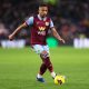 Lateral direito Vitinho jogando pelo Burnley (Photo by Matt McNulty/Getty Images)