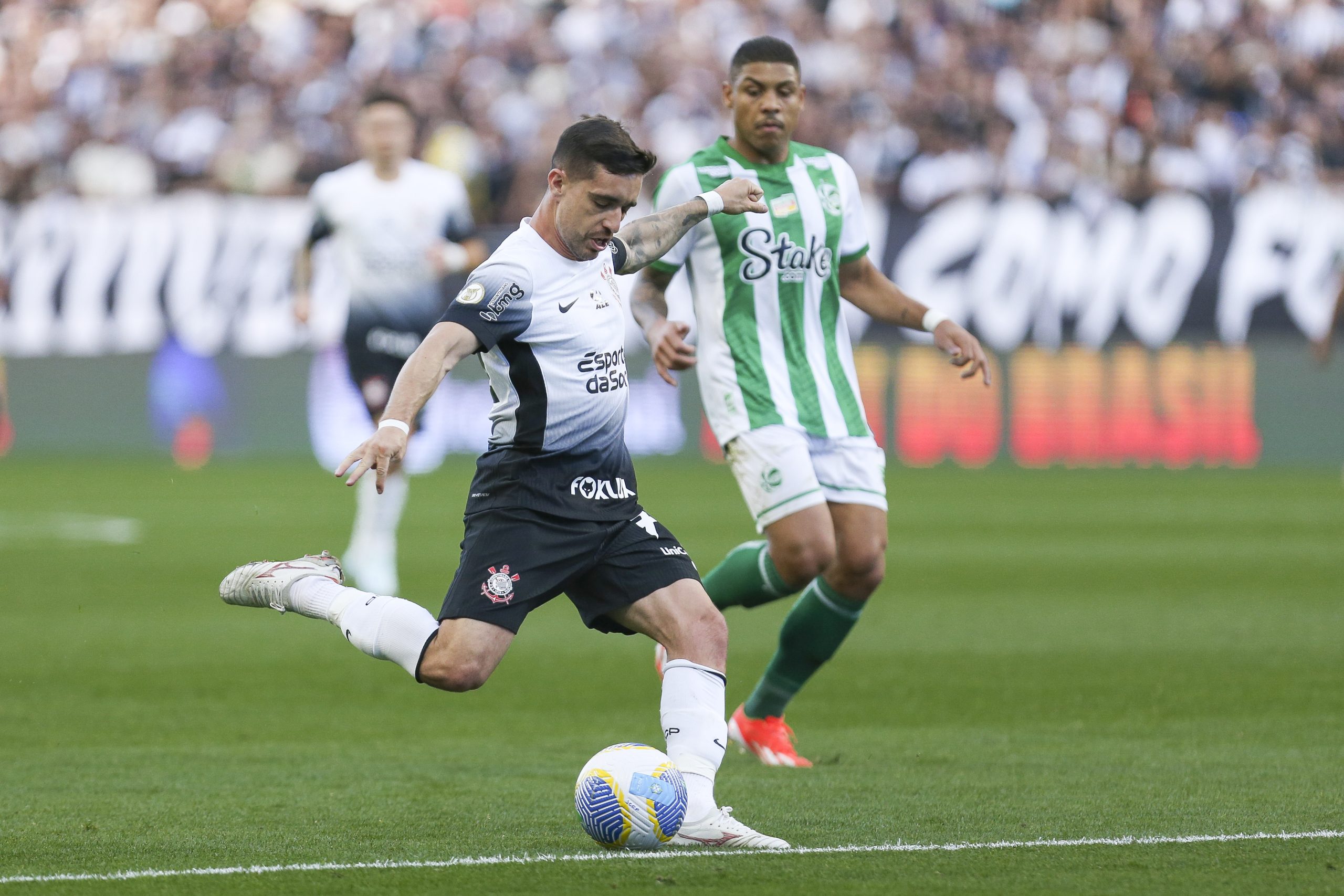 Record TV pode transmitir jogos do Corinthians (Foto: Ricardo Moreira/Getty Images)