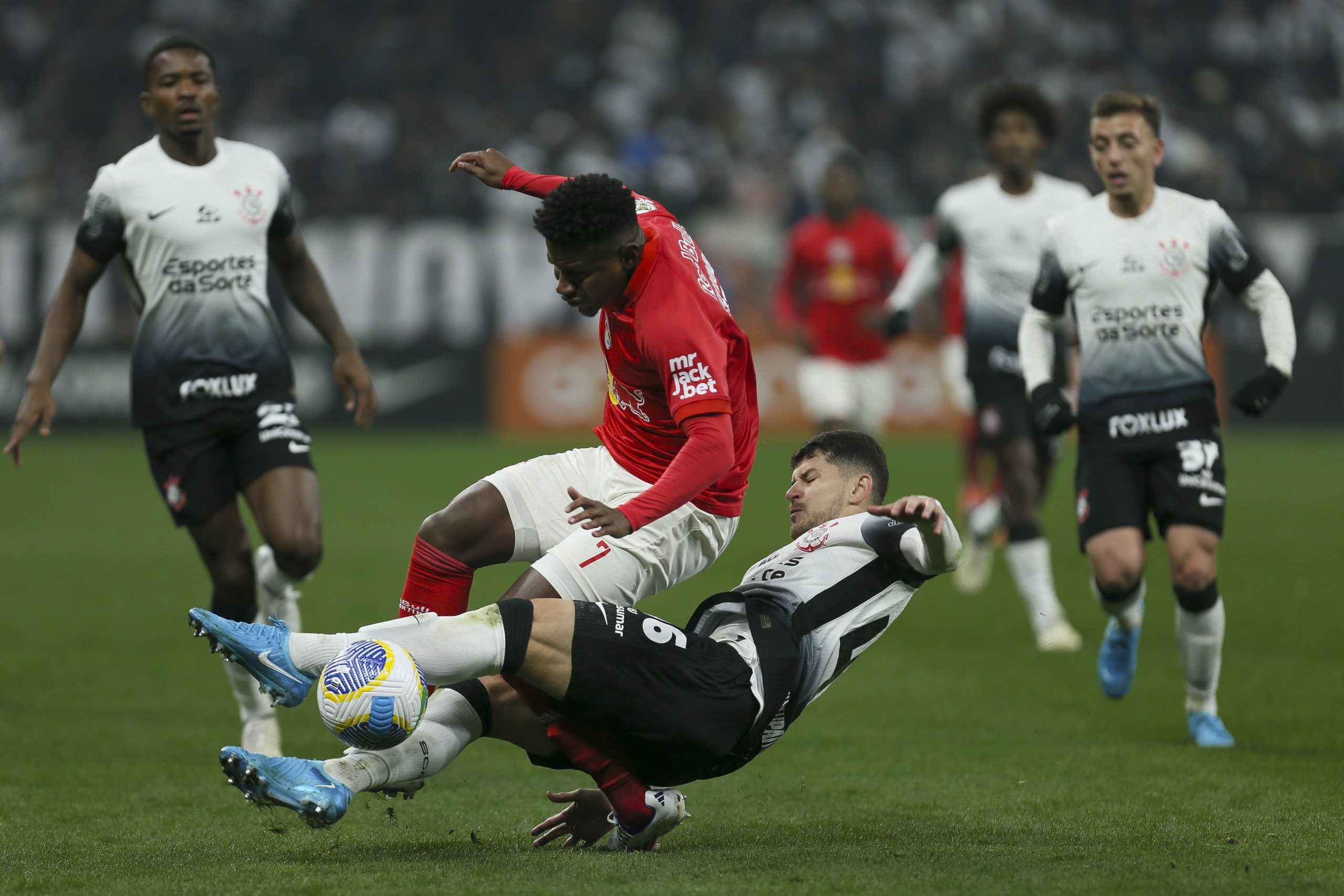 Corinthians e Red Bull Bragantino (Foto: Ricardo Moreira/Getty Images)