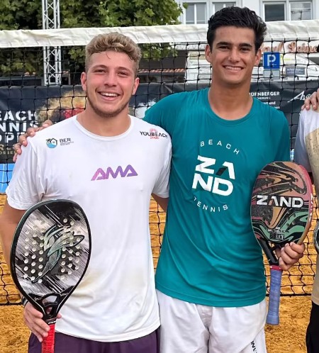 Daniel Mola de verde e Cariani de branco (Foto: Divulgação)