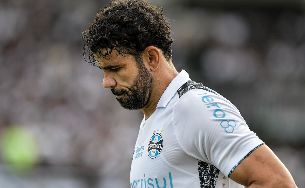 Diego Costa é desfalque do Grêmio na Libertadores (Foto: Thiago Ribeiro/AGIF)