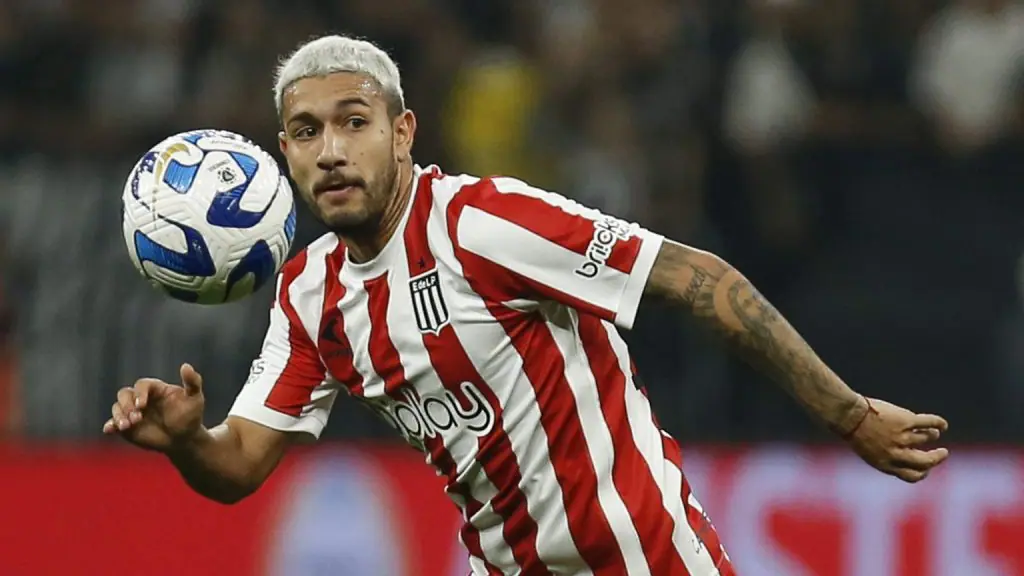 Eros Mancuso em atuação pelo Estudiantes. (Foto: Ricardo Moreira/Getty Images)