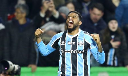 Reinaldo celebra gol do Grêmio (Foto: Heuler Andrey/Getty Images)