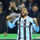 Reinaldo celebra gol do Grêmio (Foto: Heuler Andrey/Getty Images)