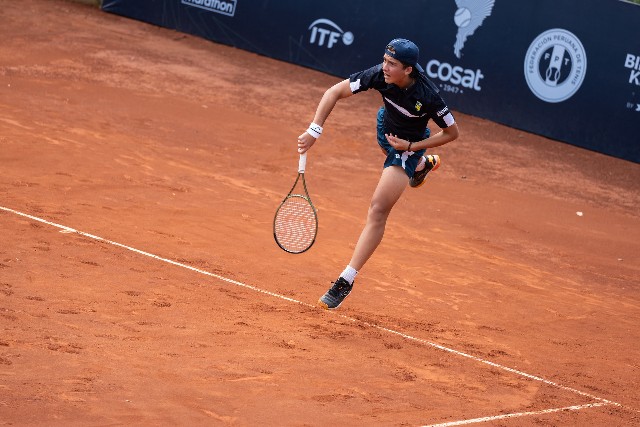 Leonardo Storck em ação (Foto: Federação Peruana de Tênis)