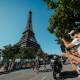 Torre eiffel ao fundo de uma maratona nos Jogos Olímpicos