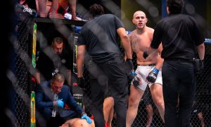 Sergey Spivak após vitória no UFC Vegas 95 (Foto: Divulgação/UFC)