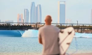 Piscina em Abu Dhabi. (Foto: Reprodução)