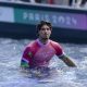 Gabriel Medina cai na semifinal (Foto: Ed Sloane/Getty Images)