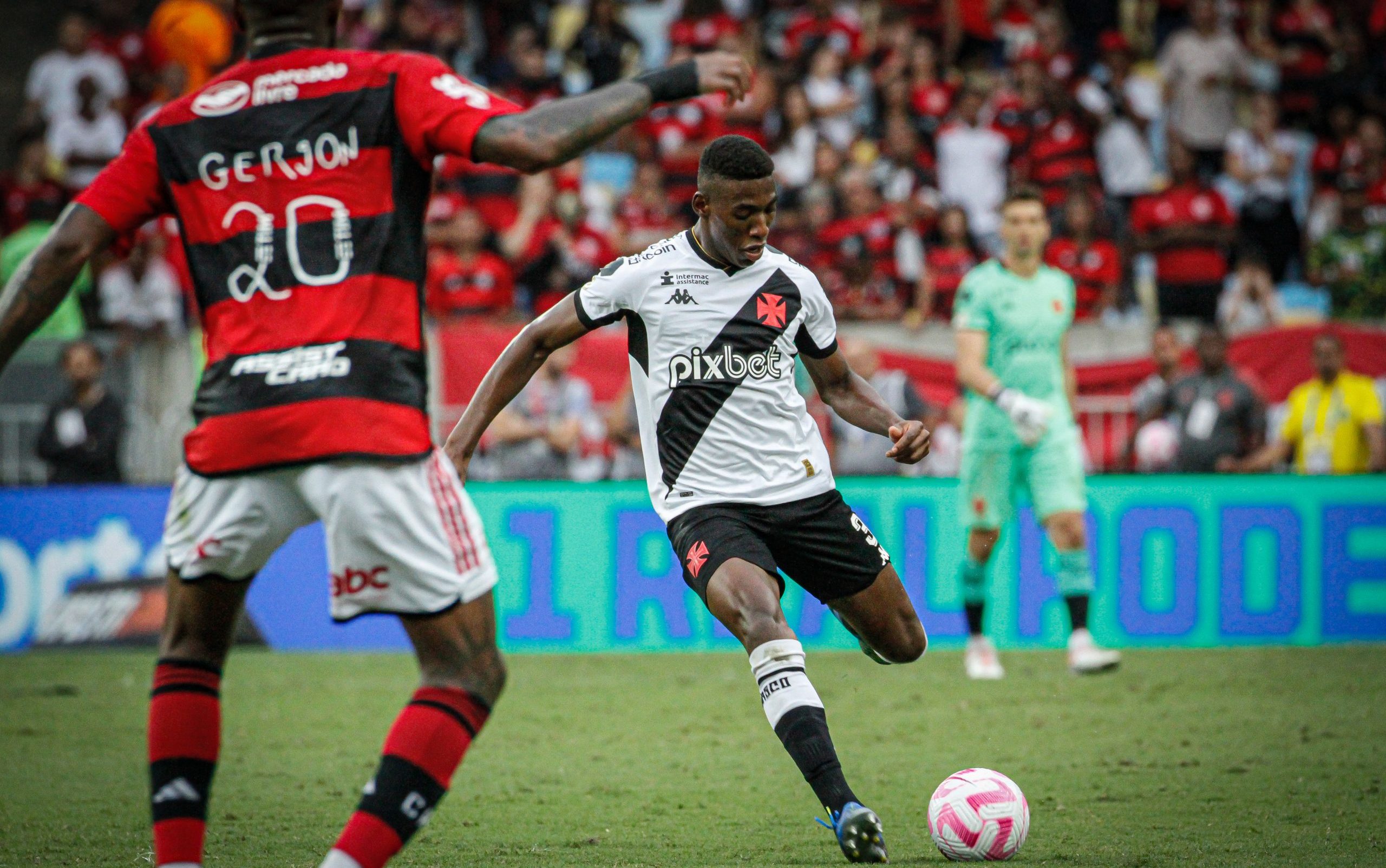 Sem João Victor, dupla de zaga do Vasco será formada por Maicon e Léo (Foto: Matheus Lima/Vasco)