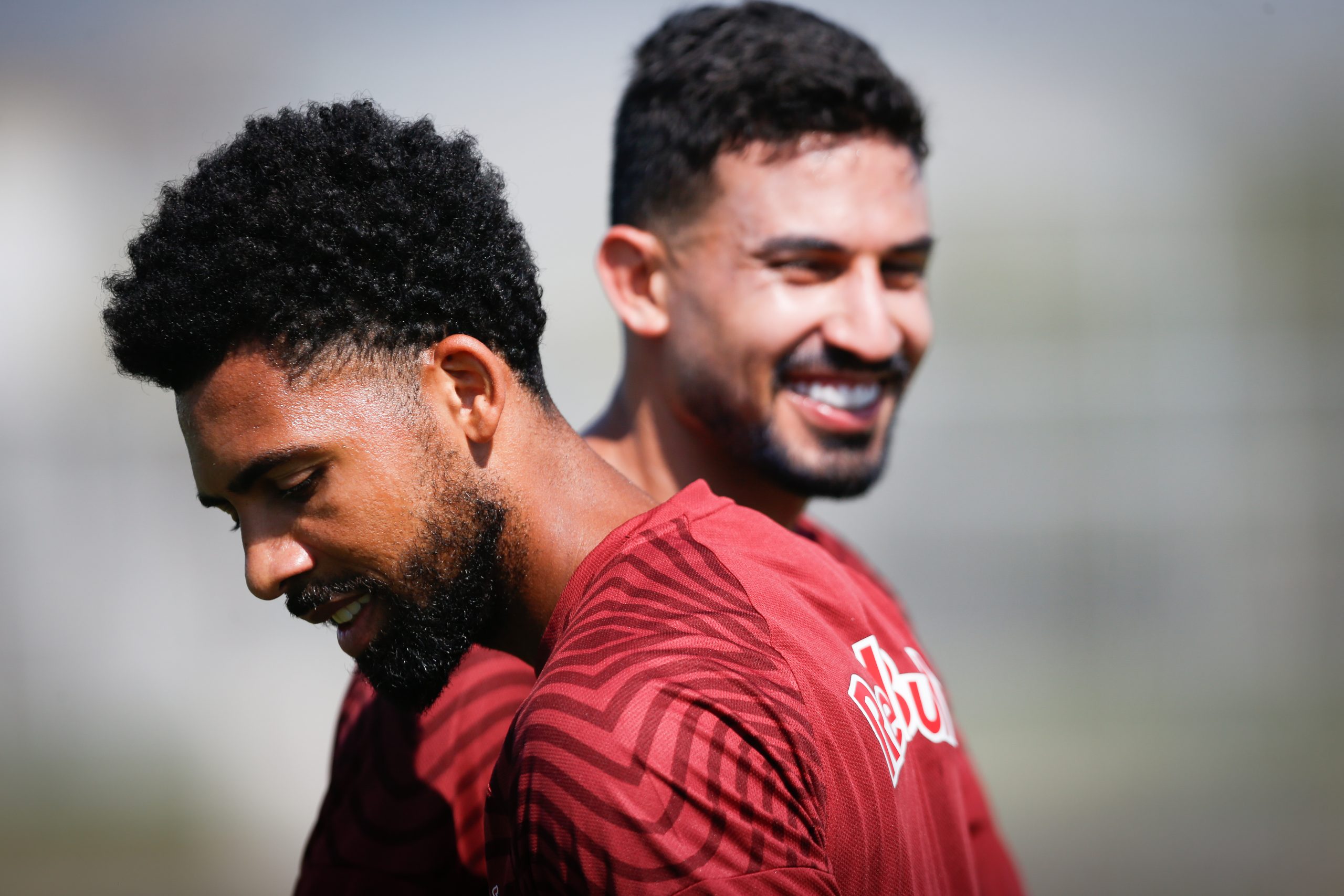 Pedro Henrique e Matheus Fernandes, jogadores do Red Bull Bragantino. (Foto: Ari Ferreira/Red Bull Bragantino)