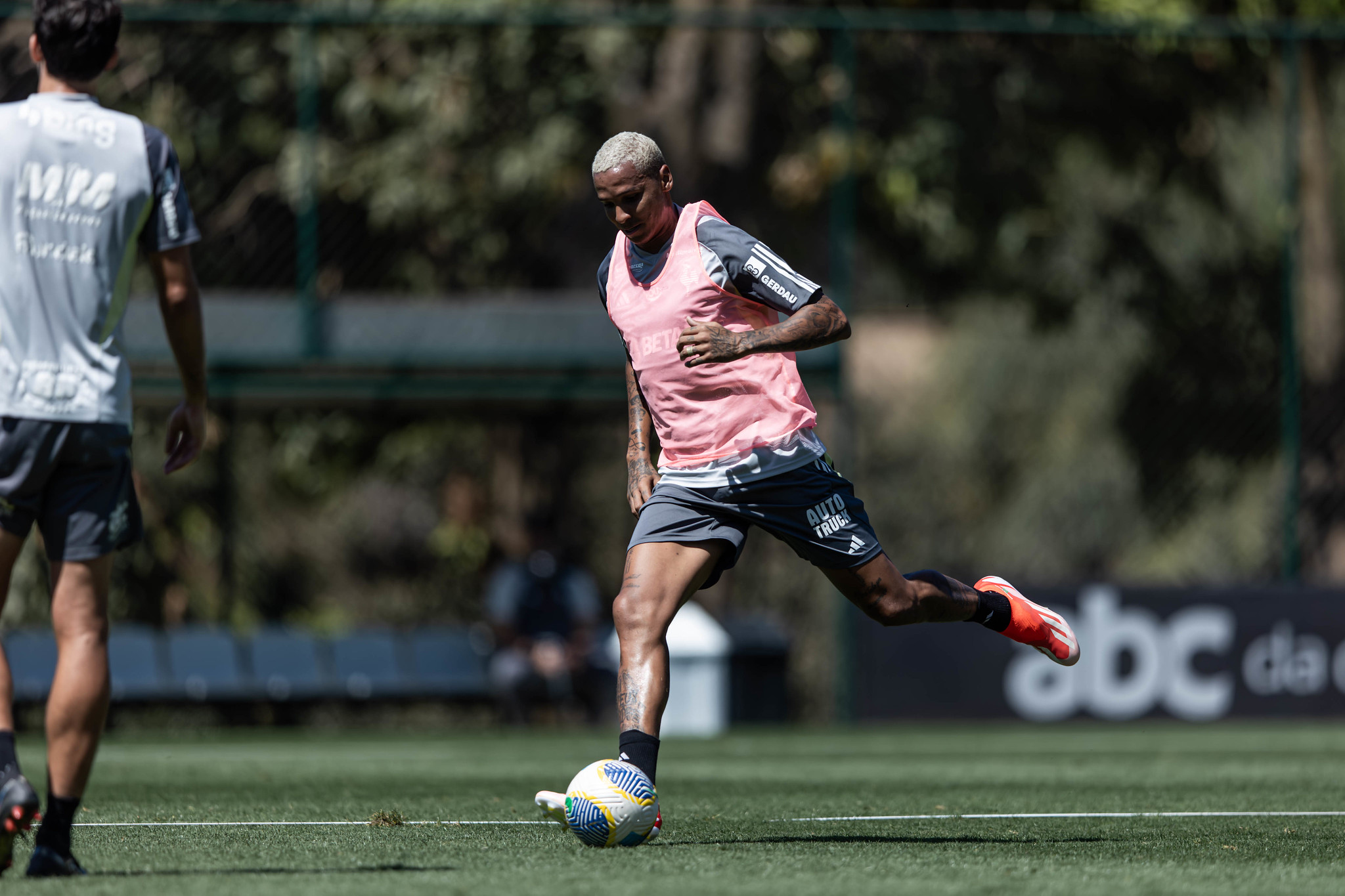 Deyverson chegou ao Atlético na janela do meio de temporada. (Foto: Pedro Souza / Atlético)