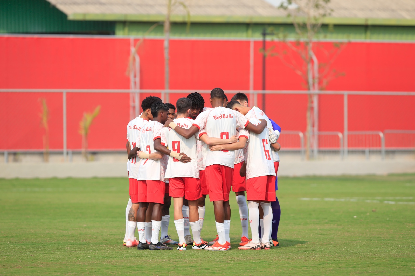 Jogadores do time Sub-20 do Red Bull Bragantino. (Foto: Fernando Roberto/Red Bull Bragantino)