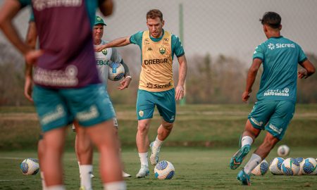 Treino do Cuiabá após retorno das atividades. (Foto: AssCom Dourado)