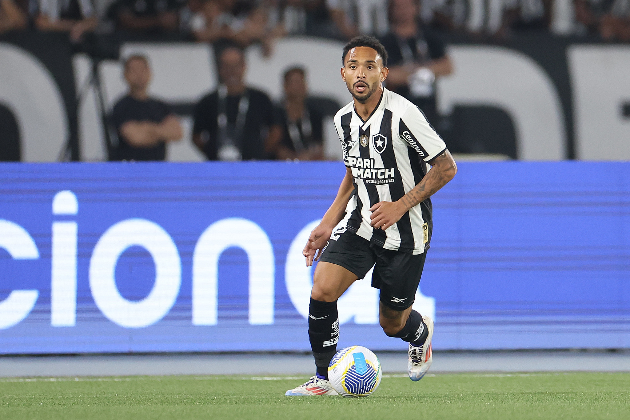 Vitinho em ação contra o Corinthians. ( Foto: Vitor Silva/Botafogo)