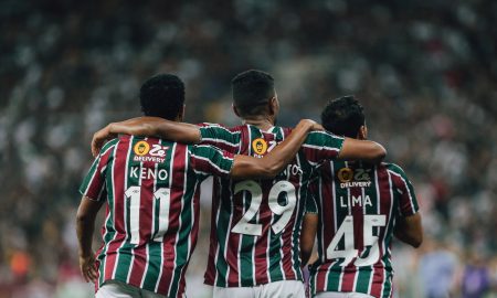 O trio de destaque da partida comemorando o gol da vitoria LUCAS MERÇON / FLUMINENSE F.C.