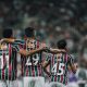 Keno, Thiago Santos e Lima durante o jogo contra o Atlético-MG. (FOTO: LUCAS MERÇON / FLUMINENSE F.C.)