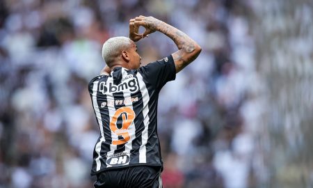 Deyverson comemora gol pelo Atlético. (Foto: Pedro Souza / CAM)