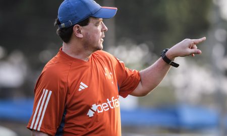 Fernando Diniz comanda o Cruzeiro pela primeira vez. (Foto: Gustavo Aleixo/Cruzeiro)