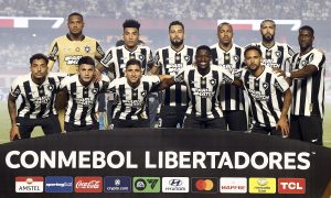 Time do Botafogo posando para a foto (Foto: Vítor Silva/Botafogo)