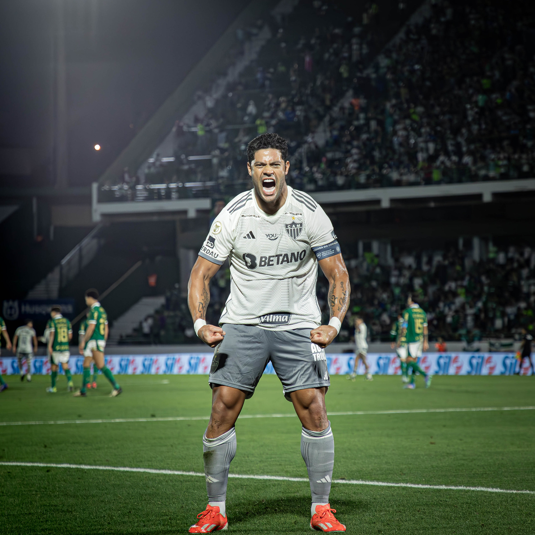 Com belíssimo gol de falta contra o Palmeiras, Hulk chega ao 112° gol com a camisa do Atlético e assume o topo da artilharia do clube no século. Foto: Pedro Souza|Atlético-MG