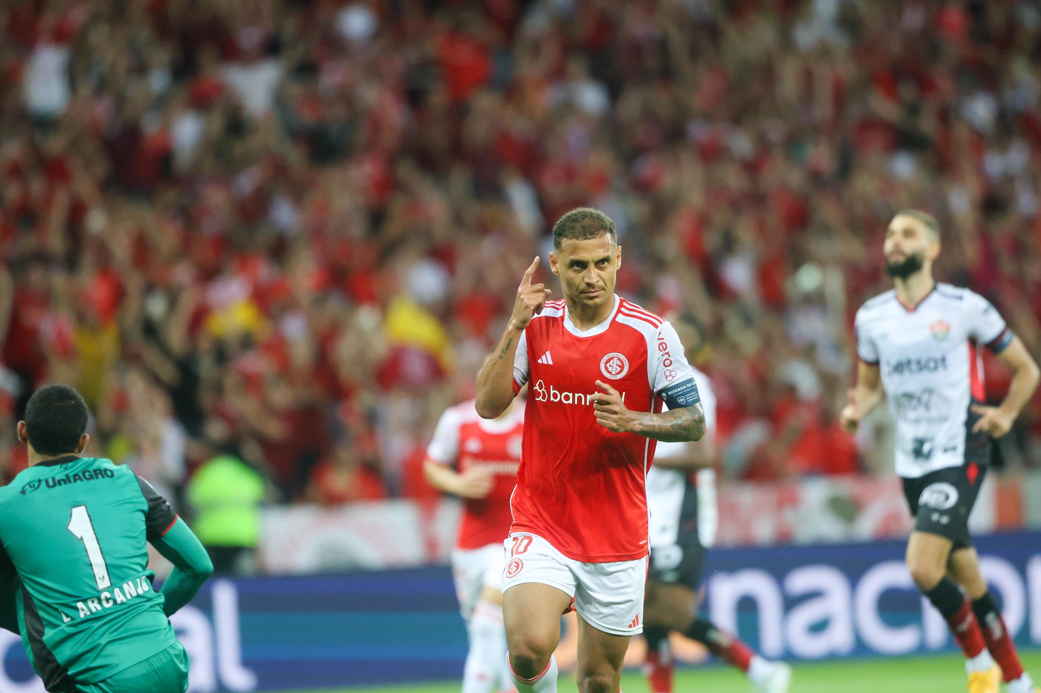 Alan Patrick celebra primeiro gol do Inter (Foto: Divulgação / Internacional)