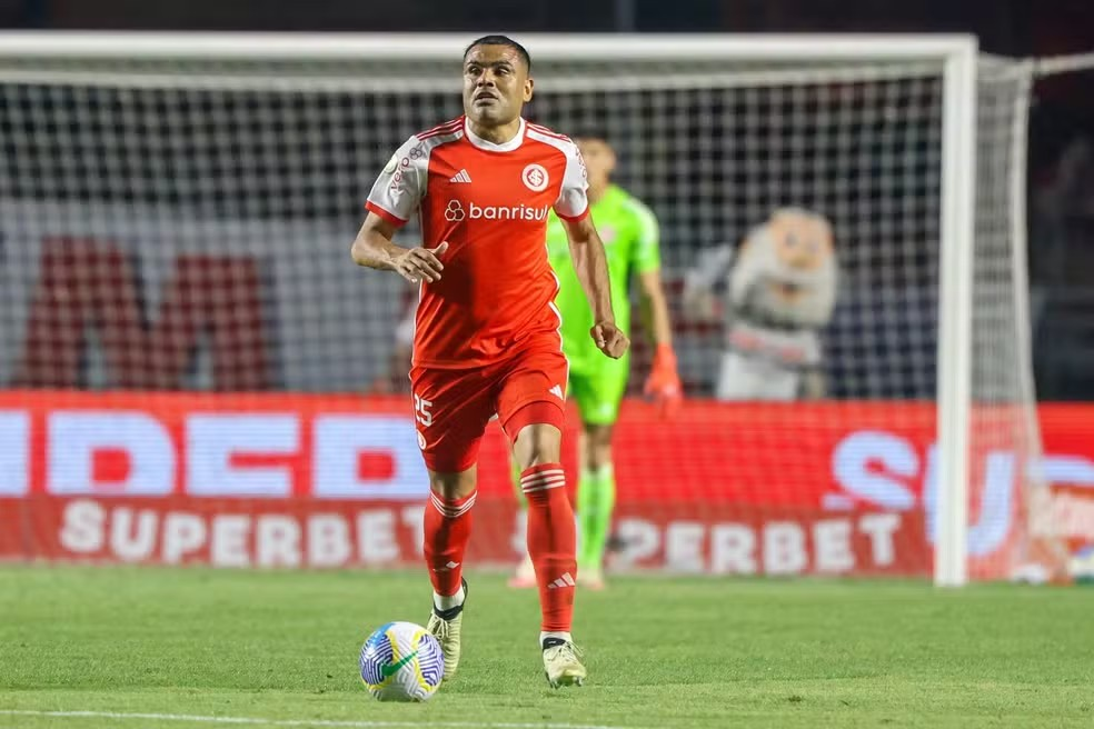 Mercado sofre lesão grave e é desfalque do Internacional na temporada (Foto: Ricardo Duarte/SC Internacional)