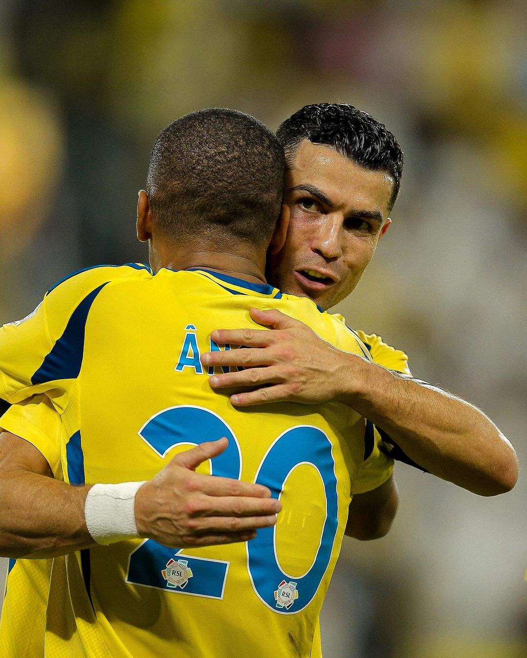 Ângelo e Cristiano Ronaldo. (Foto:Divulgação/Al-Nassr)